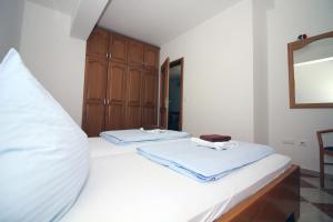 Postel nebo postele na pokoji v ubytování Apartmani Amado/Lozic