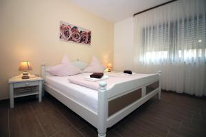 Postel nebo postele na pokoji v ubytování Apartmani Amado/Lozic