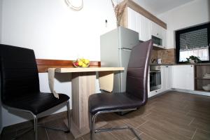 Kuchyň nebo kuchyňský kout v ubytování Apartmani Amado/Lozic