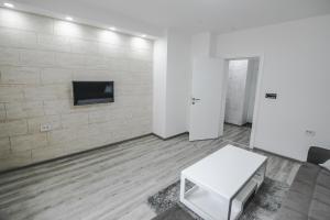 TV a/nebo společenská místnost v ubytování Kristal Apartmani