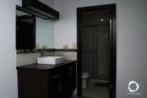 Koupelna v ubytování Hotel Onix Suites