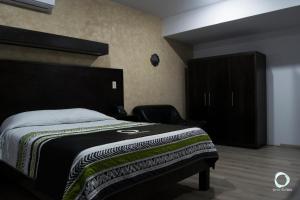 Postel nebo postele na pokoji v ubytování Hotel Onix Suites