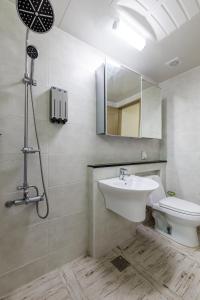 Koupelna v ubytování Home Fourest Residence Hotel Okpo
