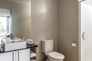 Koupelna v ubytování Quest on Hobson Serviced Apartments