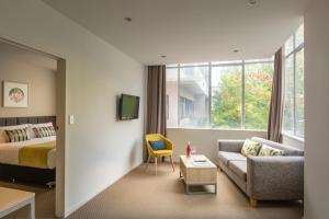 Postel nebo postele na pokoji v ubytování Quest on Hobson Serviced Apartments