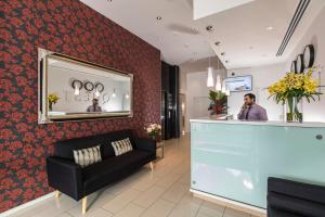 Area lobi atau resepsionis di Quest on Hobson Serviced Apartments