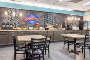 a fast food restaurant with two tables and chairs at Baymont by Wyndham Kokomo in Kokomo