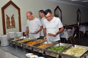 Makanan di atau berdekatan hotel