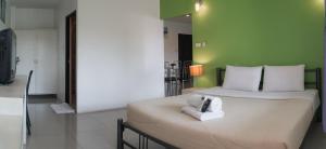 Postel nebo postele na pokoji v ubytování Noble House Chiangmai