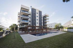 Πισίνα στο ή κοντά στο Tropicana Planet Costa Dorada