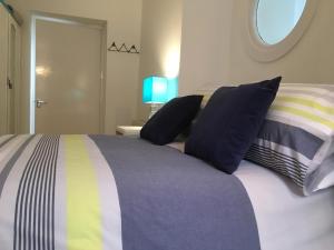 Postel nebo postele na pokoji v ubytování Beachside - North Berwick + 10 fotografií