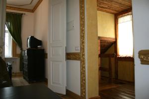a room with a door and a television in a room at City Center Apartments in Poltava