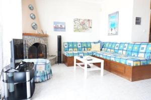 Χώρος καθιστικού στο Amazing Beach House ,100sqm, In front of the Sea!