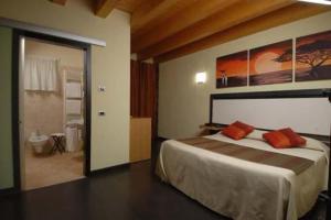 Postel nebo postele na pokoji v ubytování Hotel Villa Altura
