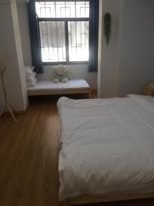 Postel nebo postele na pokoji v ubytování 武汉 享趣青年旅馆