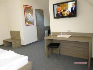 Telewizja i/lub zestaw kina domowego w obiekcie Paprika M1 Hotel