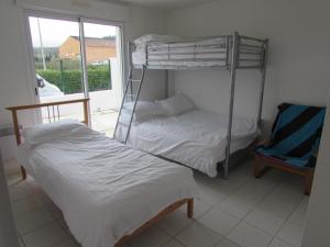 Poschodová posteľ alebo postele v izbe v ubytovaní Maison Minervois