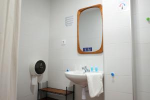 a bathroom with a sink and a mirror at Pigal in Tarragona