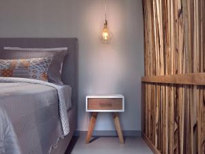 Postel nebo postele na pokoji v ubytování Akron Luxury Suites