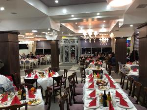 Restoran või mõni muu söögikoht majutusasutuses Hotel Lyhnidas