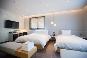 Postel nebo postele na pokoji v ubytování Nampo Hound Hotel Premier