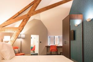 Postel nebo postele na pokoji v ubytování Hotel de Koppelpaarden + 37 fotografií