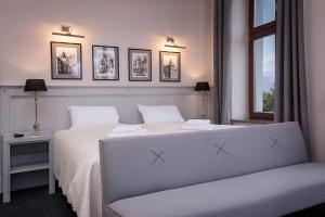 Postel nebo postele na pokoji v ubytování Hotel Retro B.A. Zientarski