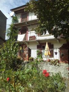 a brick house with a balcony and a patio at Il Giardino dei Merli in Bussoleno