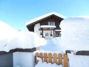 Baldauf's Alpchalet under vintern