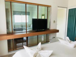 Clear House Resort - SHA Extra Plus TV 또는 엔터테인먼트 센터