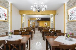 Restaurace v ubytování Ośrodek Wypoczynkowy Borowy