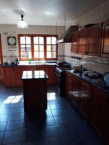 Η κουζίνα ή μικρή κουζίνα στο Hostal Casa Amarilla San Vicente de Tagua Tagua