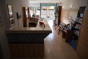 Televízia a/alebo spoločenská miestnosť v ubytovaní El Camí Hotel