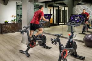 Fitness centrum a/nebo fitness zařízení v ubytování Hotel Spero, Vignette Collection by IHG