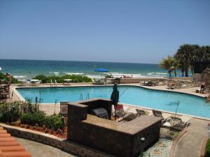 View ng pool sa Galt Ocean Drive Beach Condo o sa malapit