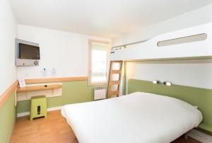 Postel nebo postele na pokoji v ubytování ibis budget Quimper