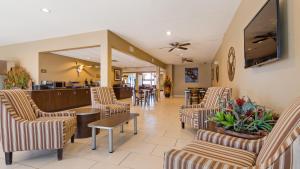 Microtel Inn & Suites by Wyndham Round Rock tesisinde bir restoran veya yemek mekanı