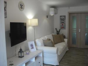 A television and/or entertainment centre at Levendula Nyaraló
