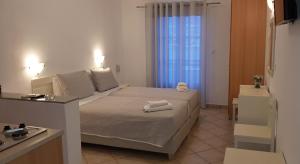 Posteľ alebo postele v izbe v ubytovaní Paros Paradise Apartments