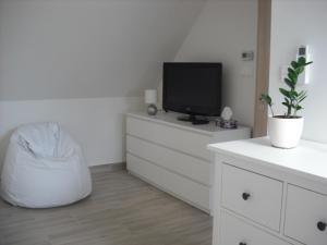 A television and/or entertainment centre at Levendula Nyaraló