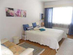 a bedroom with two beds and a couch in it at Apartment Sorsakoski in Sorsakoski