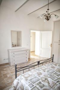 A bed or beds in a room at Villa Elvira