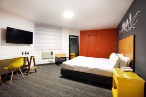 Ένα ή περισσότερα κρεβάτια σε δωμάτιο στο B my Hotel