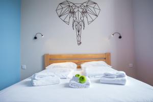 Postel nebo postele na pokoji v ubytování SAHIL Hostel & Hotel
