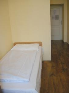 a hospital room with a bed with white sheets at Pension Schottentor in Vienna