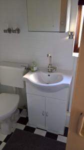 Bagno di Mountainview Lodge - Chalet im Zillertal direkt am 5 Sterne Campingplatz Aufenfeld mit Hallenbad und Sauna