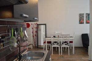 Kuchyň nebo kuchyňský kout v ubytování Apartment Charli