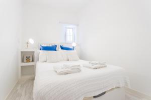 En eller flere senger på et rom på FLH Graça Cozy Flat