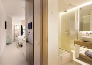 Łazienka w obiekcie Gatzara Suites Santa Gertrudis