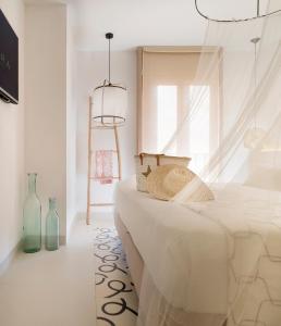 Łóżko lub łóżka w pokoju w obiekcie Gatzara Suites Santa Gertrudis